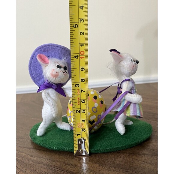 Annalee 6" Small White Mice Carrying Yellow Easter Egg 2009 - Picture 12 of 12